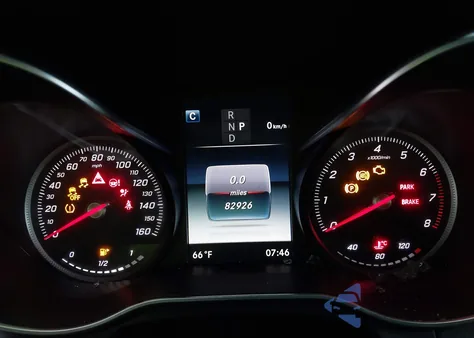 2017 Mercedes-Benz Glc 300 300 z USA, uszkodzony, nr VIN WDC0G4JB8HF126905